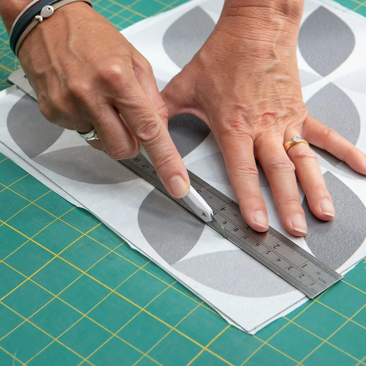 D-C-Fix Grey & White Geometric Tile effect Self-adhesive Vinyl tile - 1.2m² (11 Tiles) - Image 4