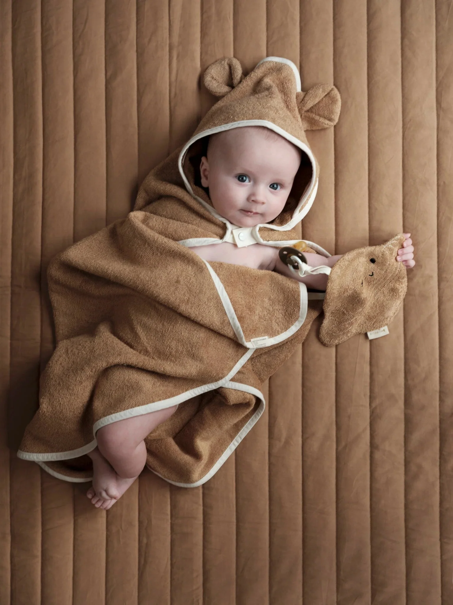 Fabelab Hooded Baby Towel - Bear (Caramel) - Image 2