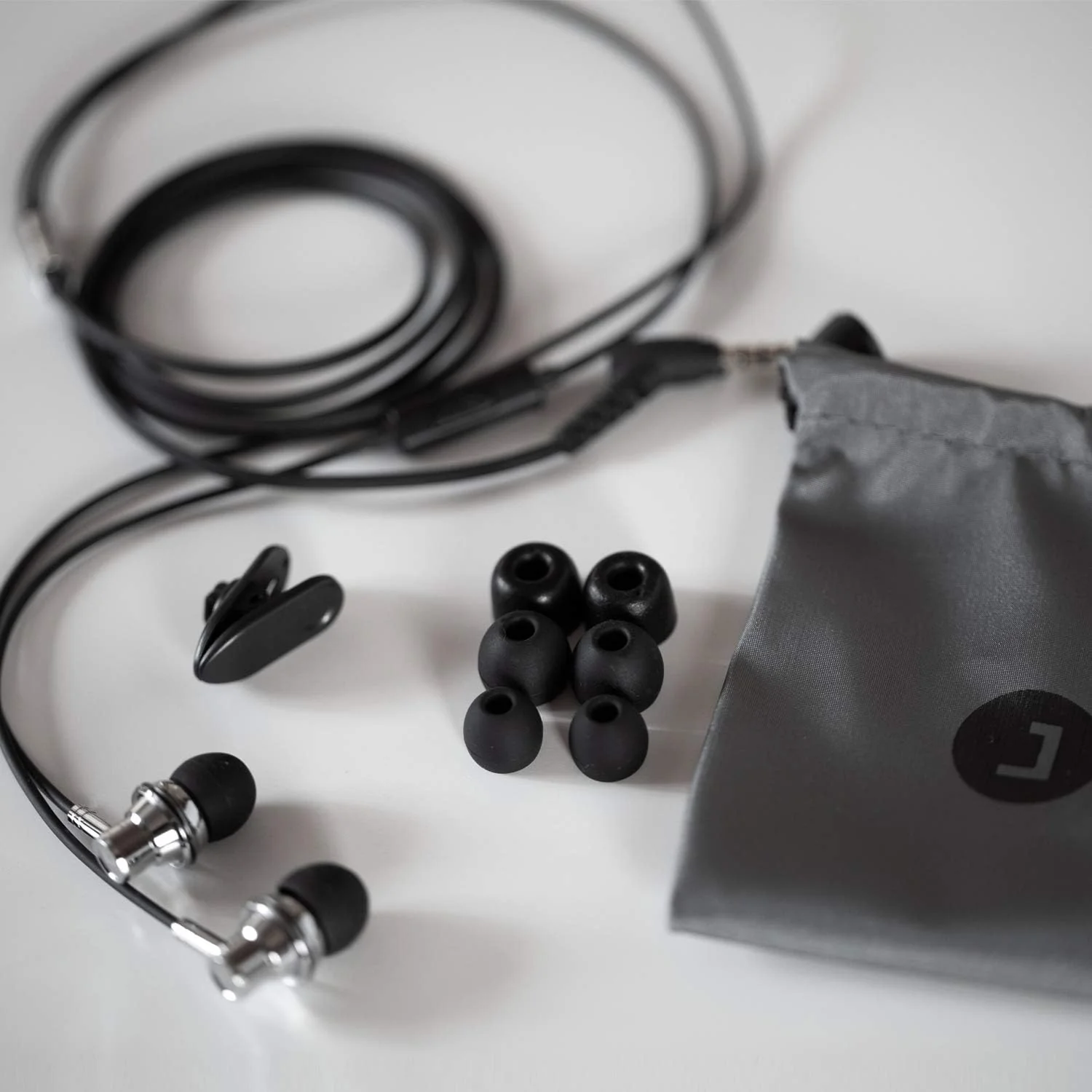 Jayfi JEB-101 Saucer-Type in-Ear Headphones with Memory Foam Earplug - Image 8