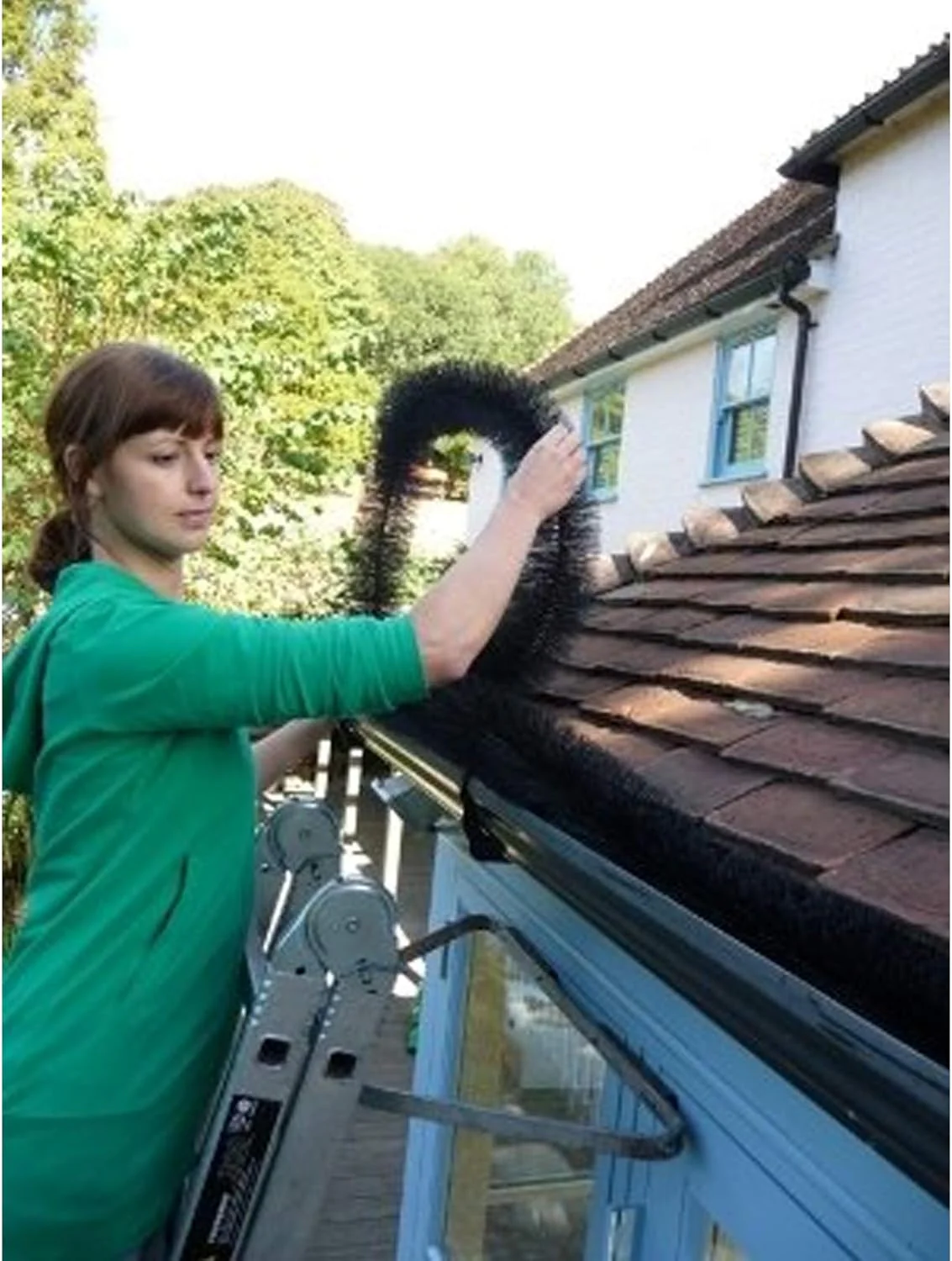 Leaf Gutter Brush Leaf Guard 4m x 12cm - Image 3