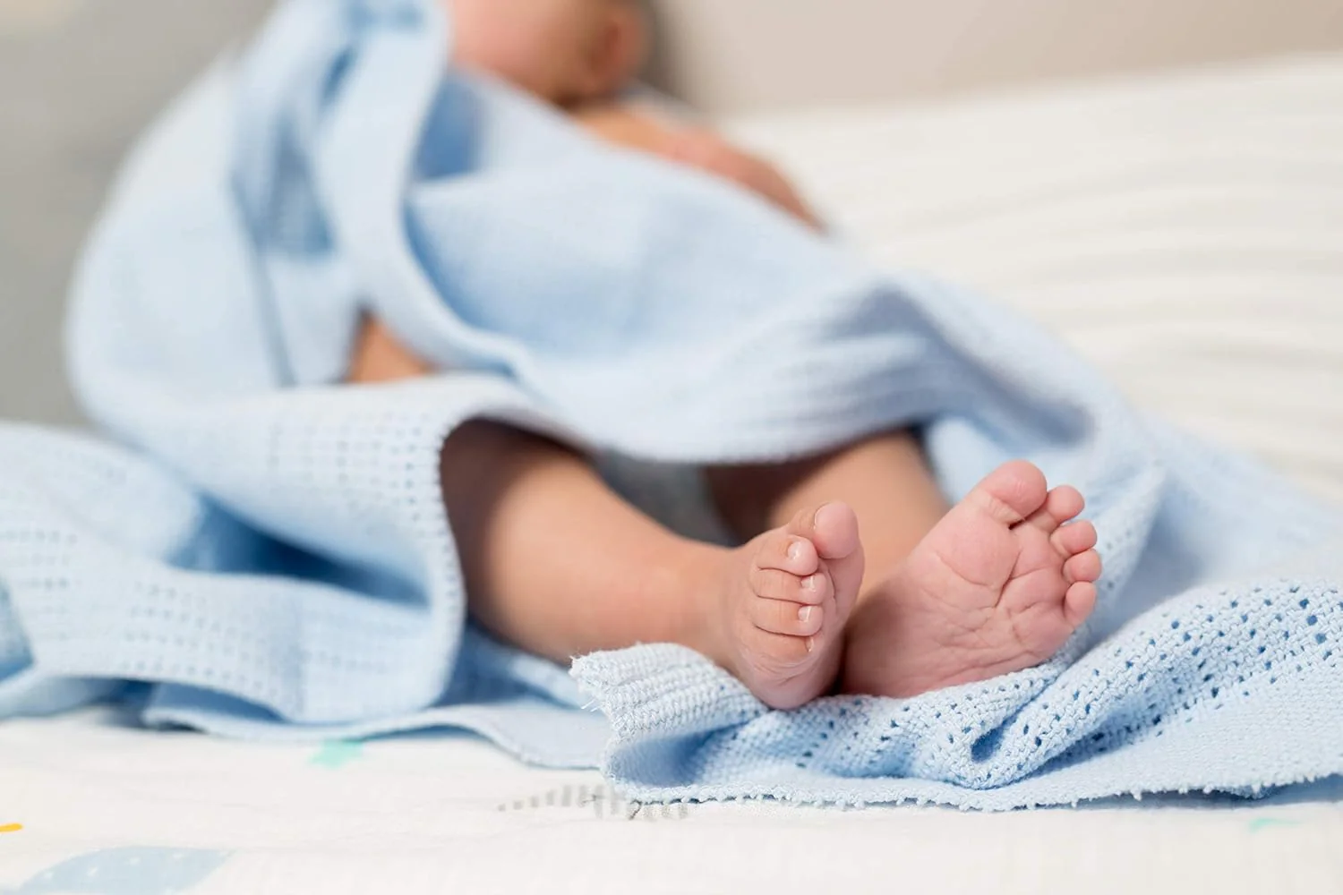 lulujo Baby Cellular Baby Blanket - Blue - Image 5