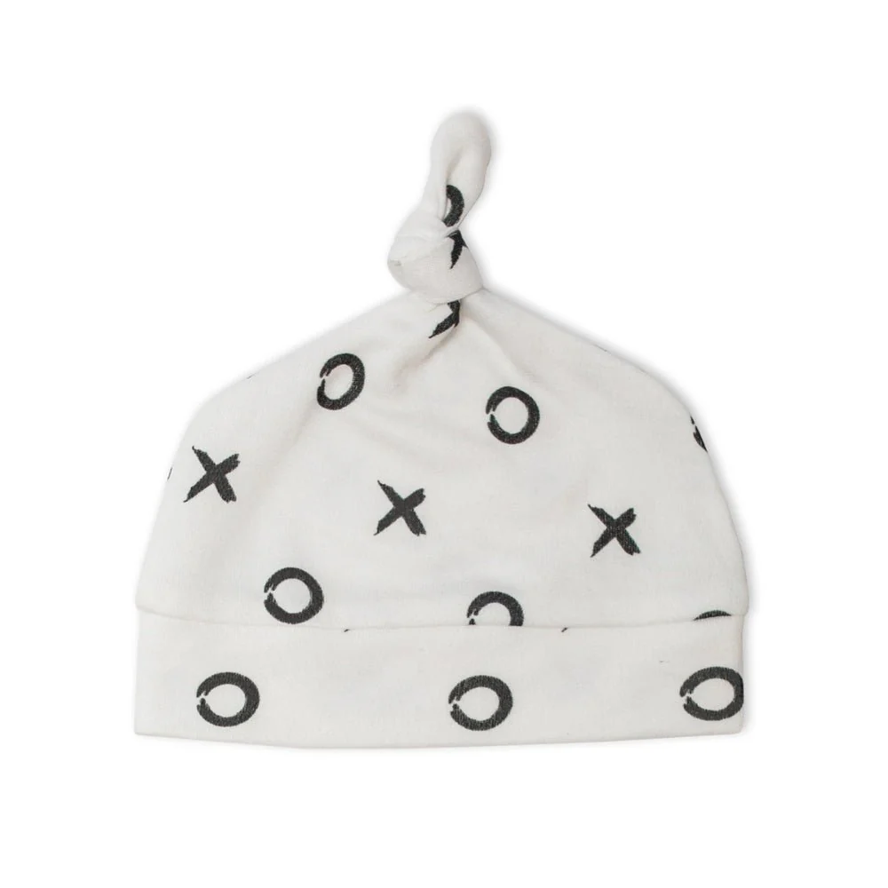 Lulujo – Bamboo Hat and Swaddle Blanket Gift Set – Hugs & Kisses - Image 5
