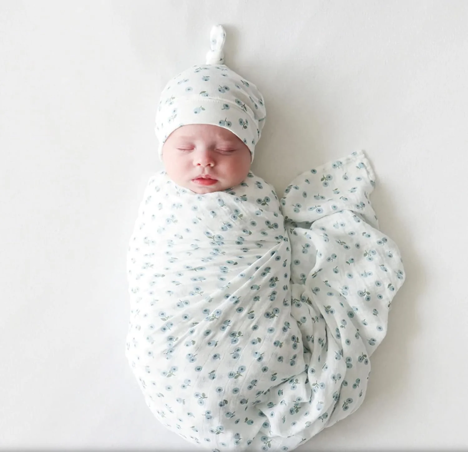 Lulujo Hello World Baby Gift Set | Newborn Baby Hat & Swaddle Set - Blueberries - Image 4