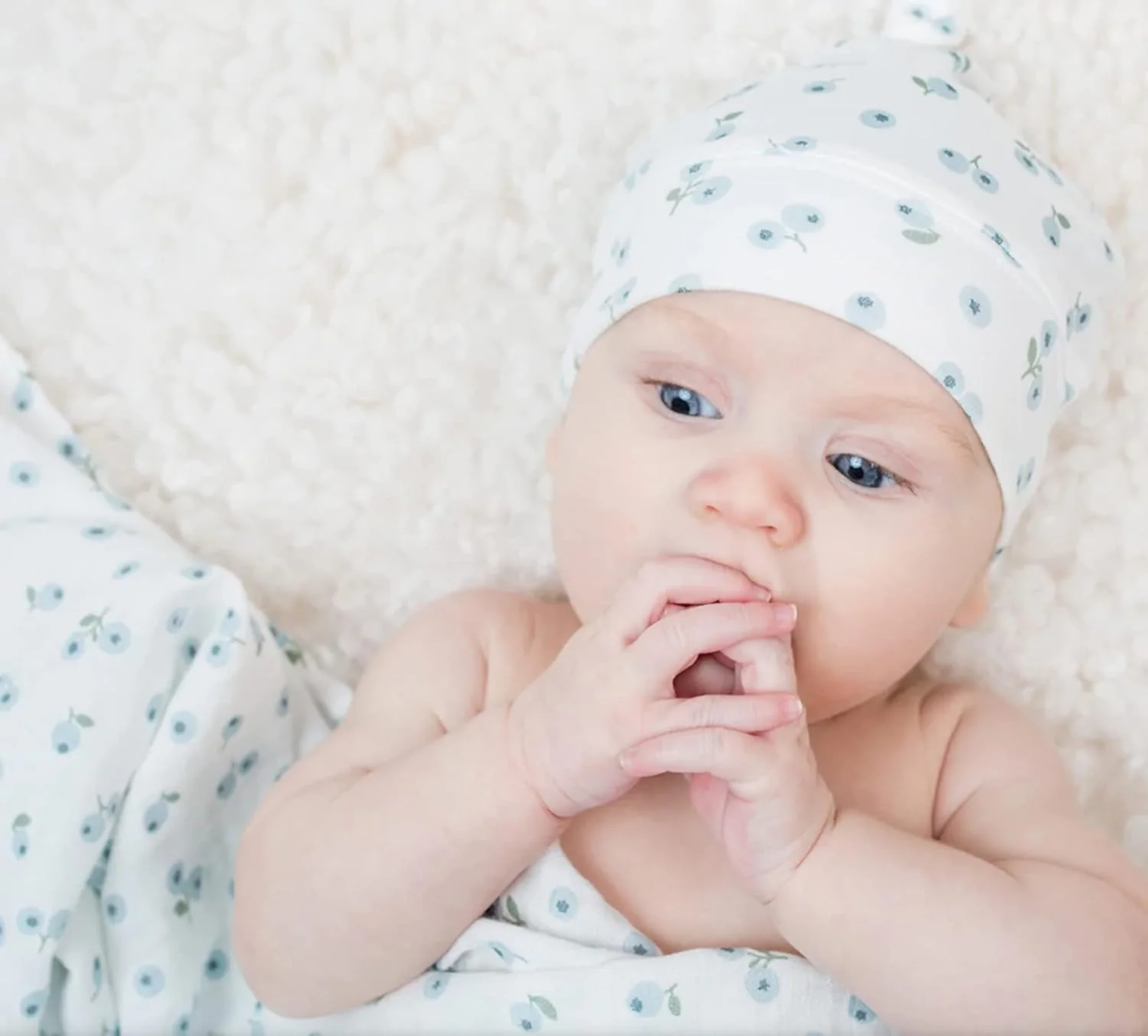 Lulujo Hello World Baby Gift Set | Newborn Baby Hat & Swaddle Set - Blueberries - Image 5