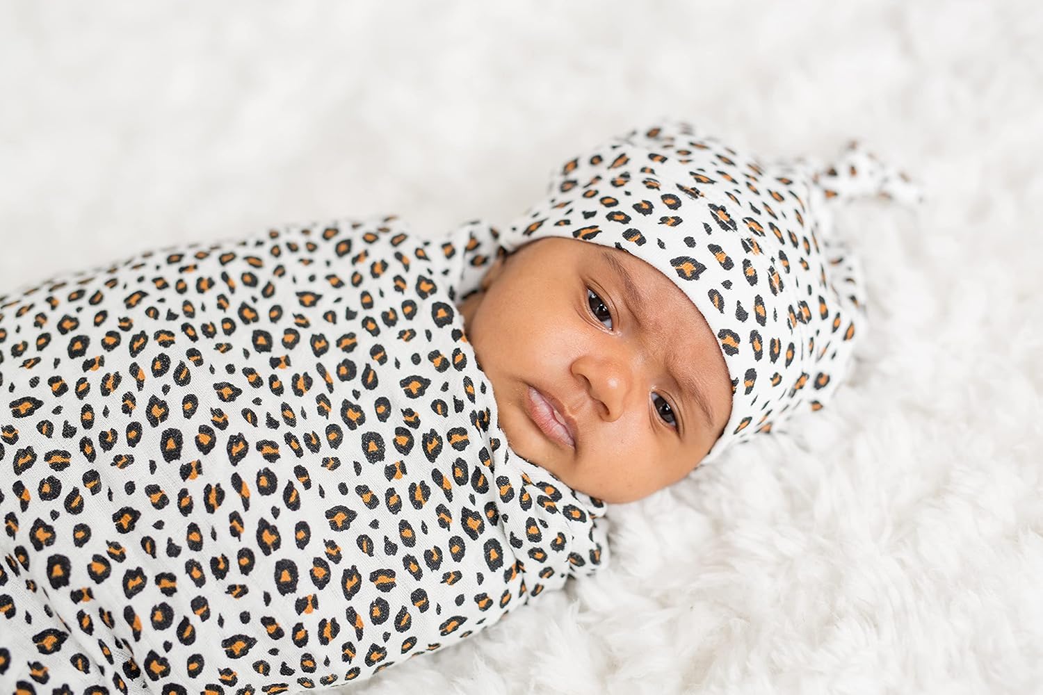 Lulujo Hello World Baby Swaddle & Hat - Leopard (0-3M) - Image 4