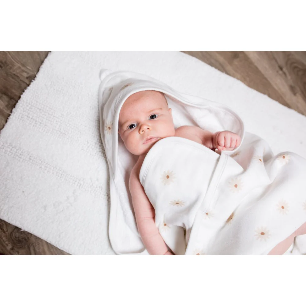 Lulujo Hooded Absorbent Baby Bath Towel - Daisies - Image 5