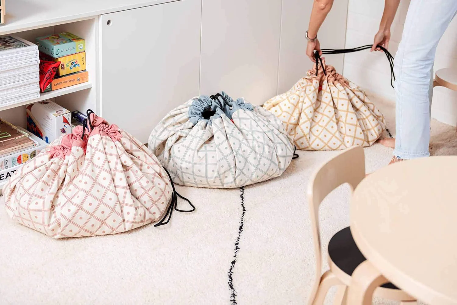 Play & Go Drawstring Play Mat Storage Bag - Geo Coral Print - Image 3