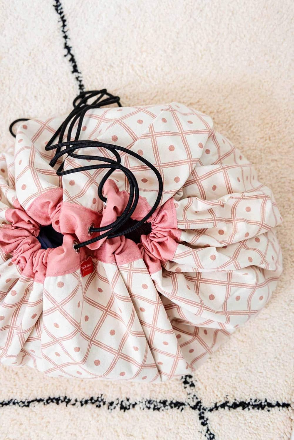 Play & Go Drawstring Play Mat Storage Bag - Geo Coral Print - Image 4