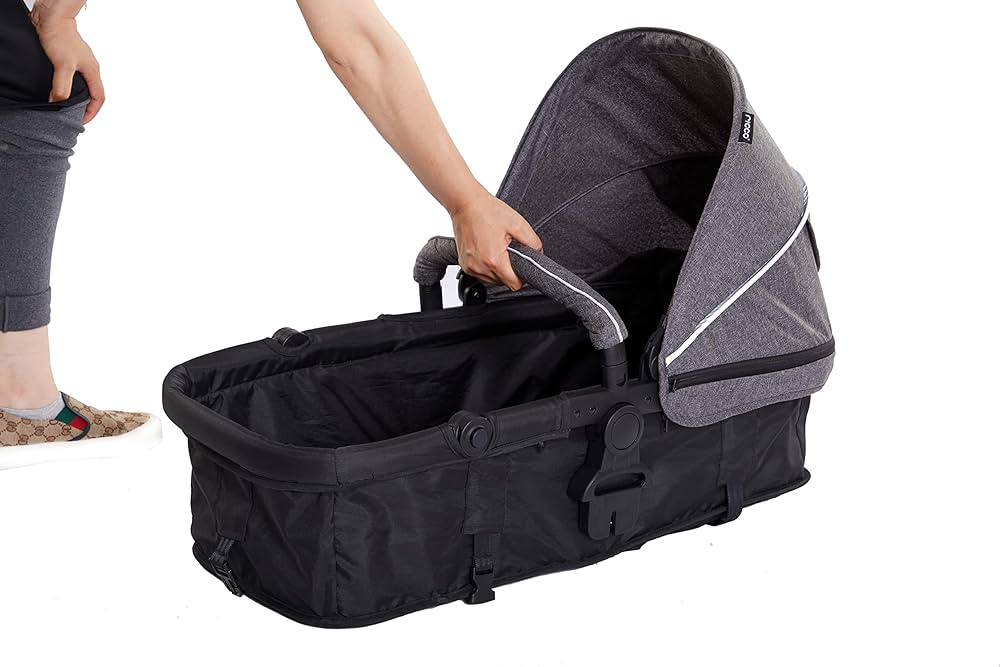 Ricco 2 in 1 Foldable Pram with Reversible Seat - Grey - Image 3