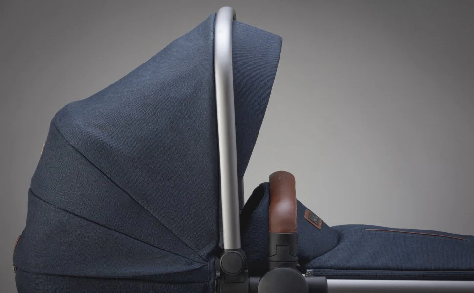 Silver Cross Wave Indigo Tandem Carrycot with Hood and Apron - Image 4