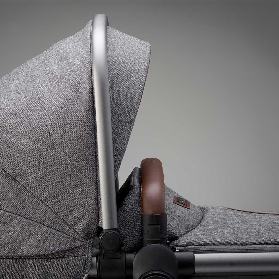 Silver Cross Wave Zinc Tandem Carrycot with Hood and Apron - Image 3