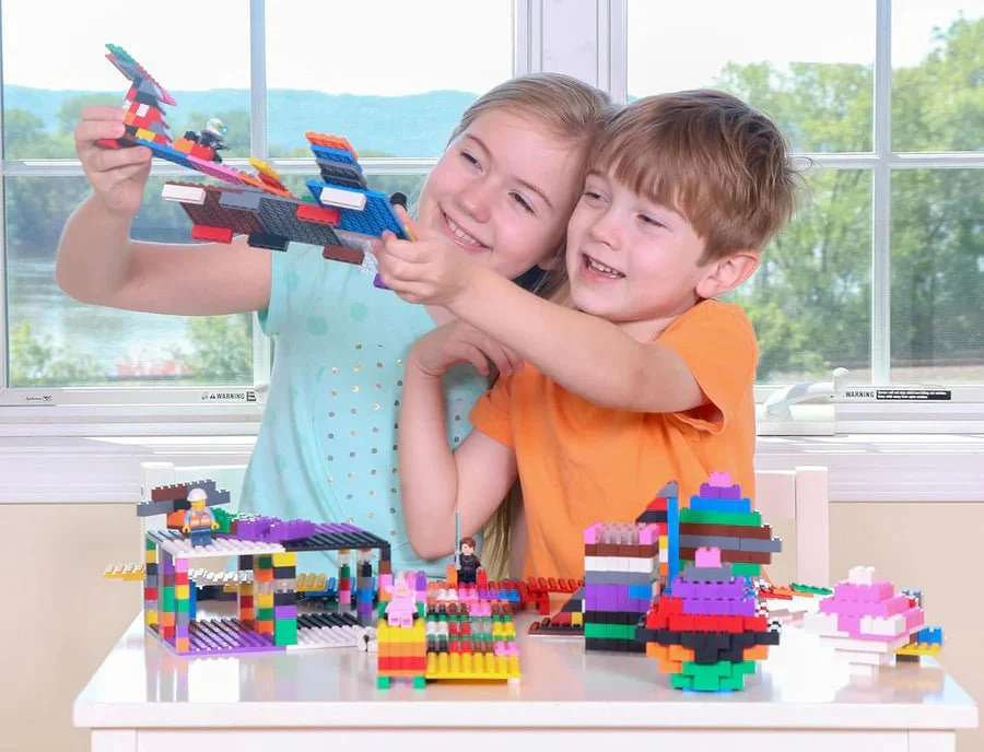 Strictly Briks Kids Starter Kit - 672 Pieces & 3 Baseplates - Image 2