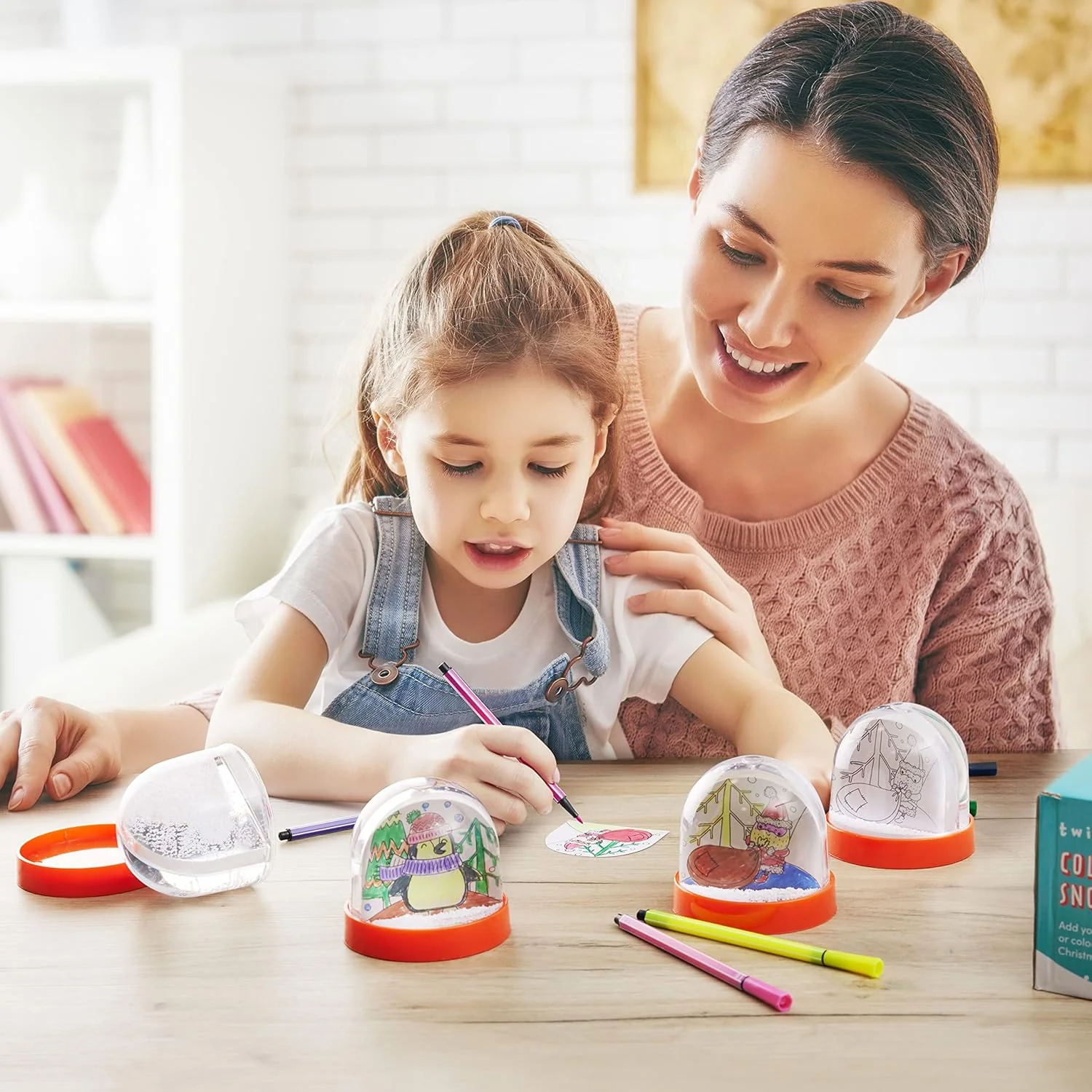 THE TWIDDLERS - 4 DIY Christmas Snowglobes, Christmas Craft Set for Kids - Image 4