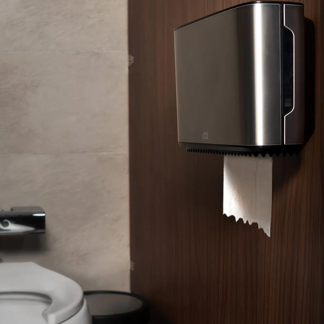 Tork T2 Mini Jumbo Dispenser for Toilet Paper 460006 - Image 3