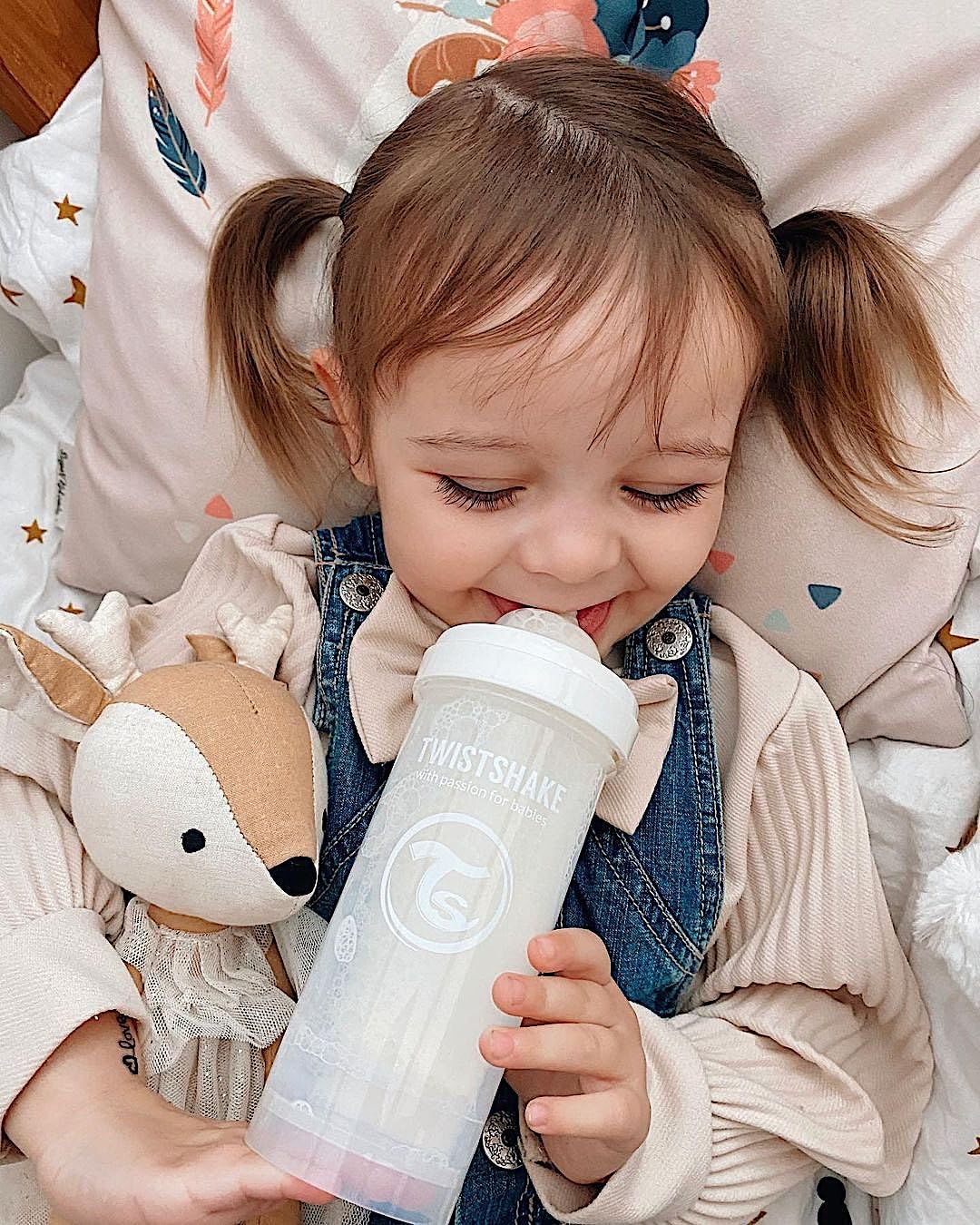 Twistshake Anti-Colic Baby Bottle with Milk Powder Container and Mixer - 330ml - Image 3