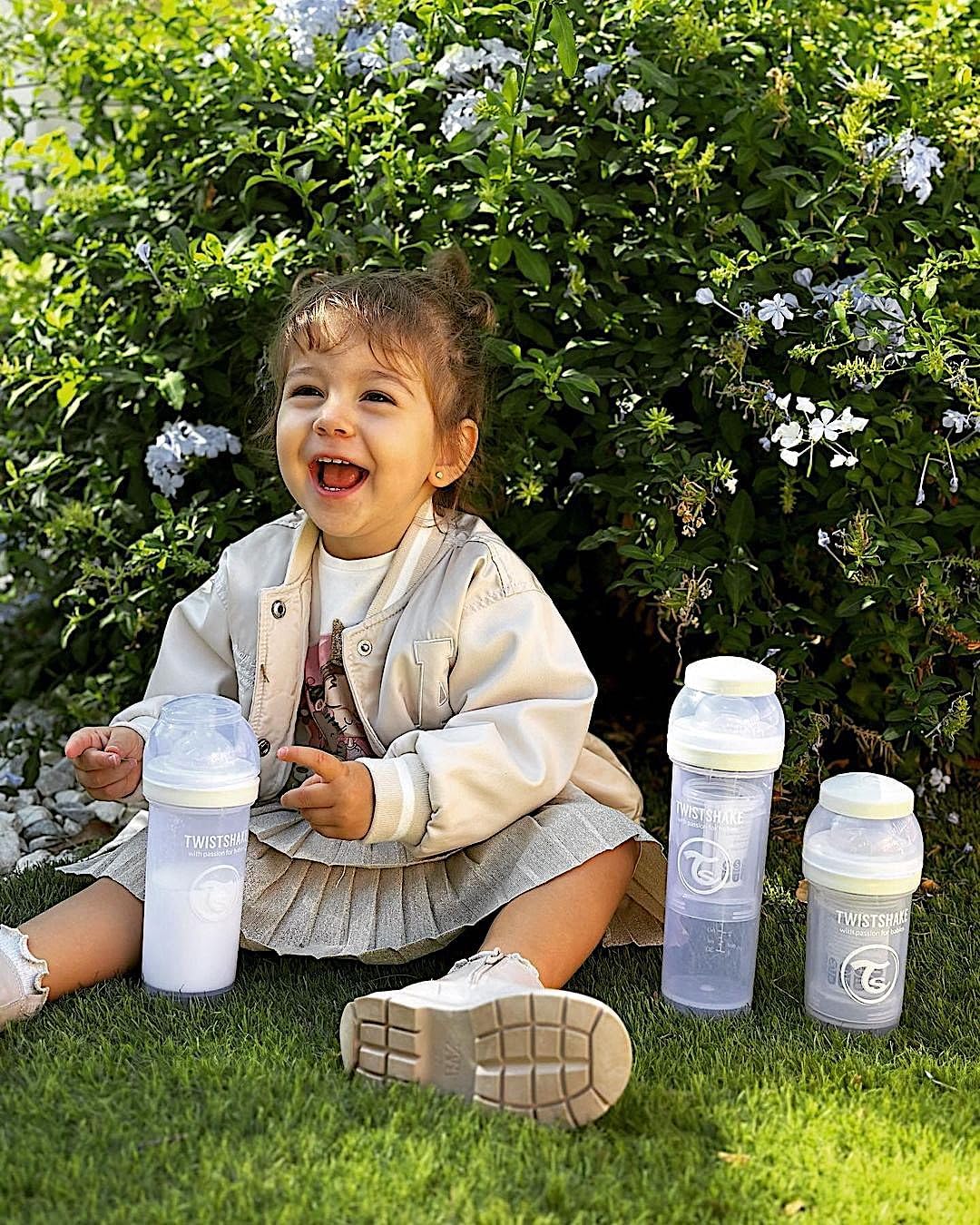 Twistshake Anti-Colic Baby Bottle with Milk Powder Container and Mixer - 330ml - Image 7