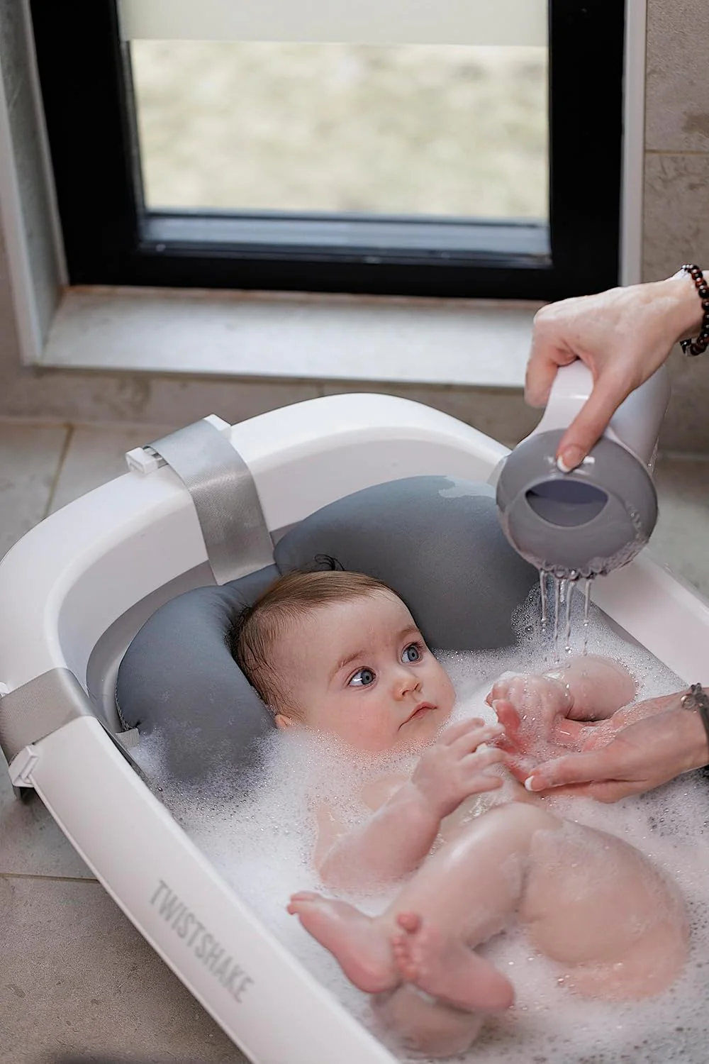 Twistshake Foldable & Non-Slip Baby Bath Tub - 0+ Months - Image 2