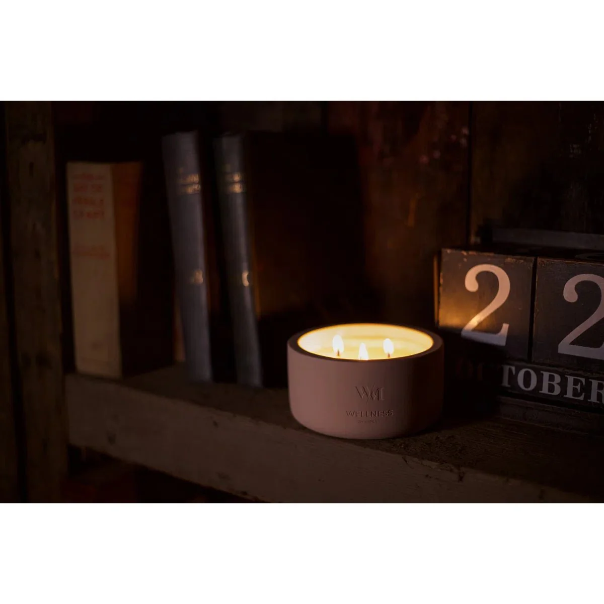 Wellness By Manuel REFRESH Scented Designer Candle - Eucalyptus & Peppermint 3 Wick - Image 2